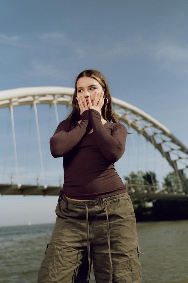 Pantalon cargo pour femme : la touche tendance à adopter