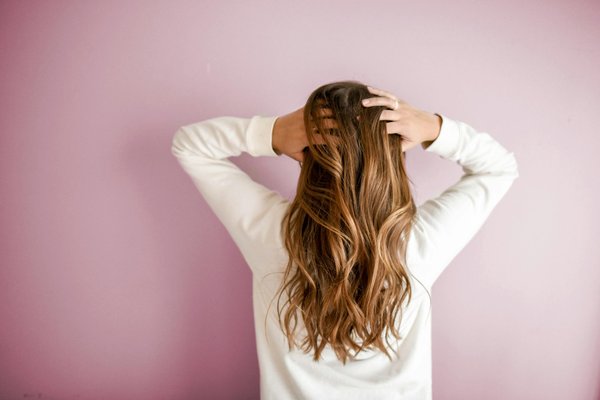 10 astuces pour obtenir des cheveux brillants et sains !